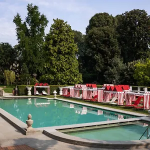 Four Seasons Szálloda